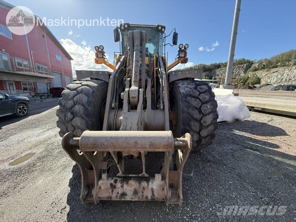 Volvo L 180 F Naudoti ratiniai krautuvai