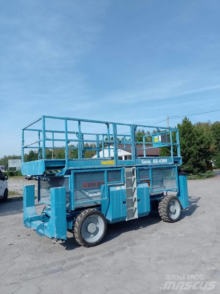 Genie 4390 Žirkliniai keltuvai