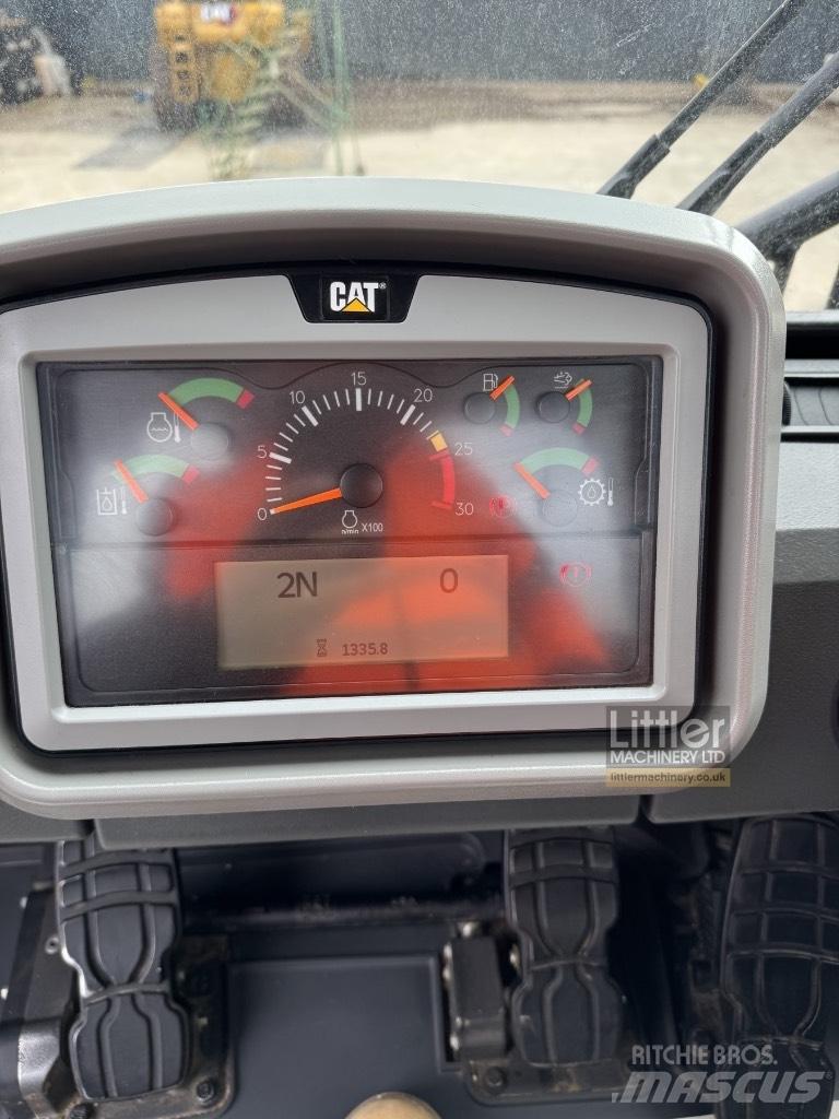 CAT 826 Atliekų presai