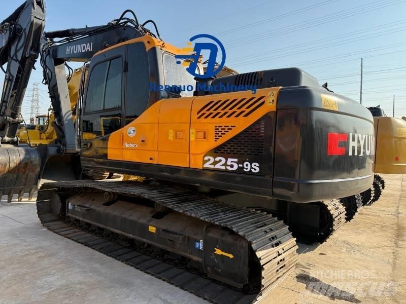 Hyundai 225-9S Vikšriniai ekskavatoriai