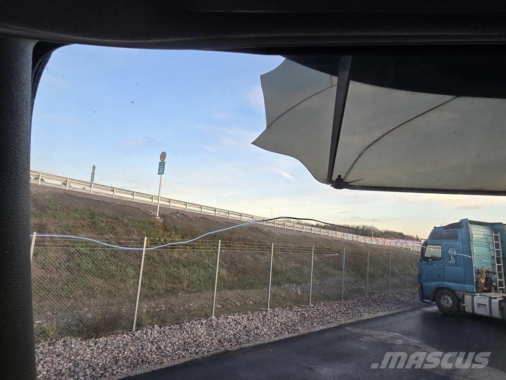 Volvo FM 330 Sunkvežimiai su dengtu kėbulu