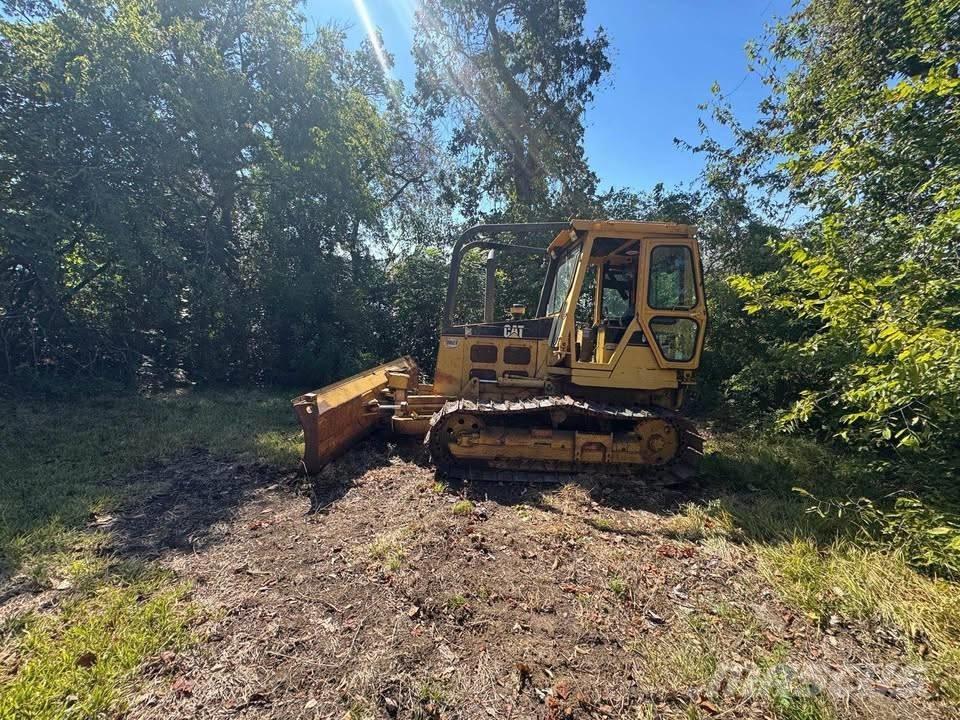 CAT D4C Vikšriniai buldozeriai