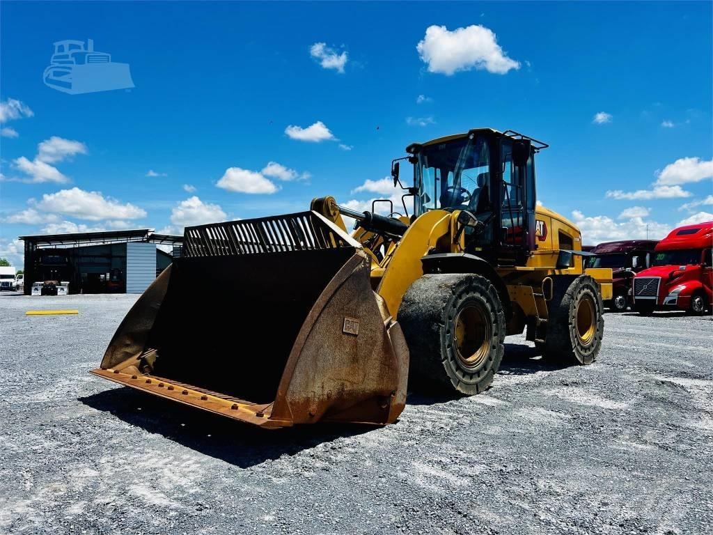 CAT 938 M Naudoti ratiniai krautuvai