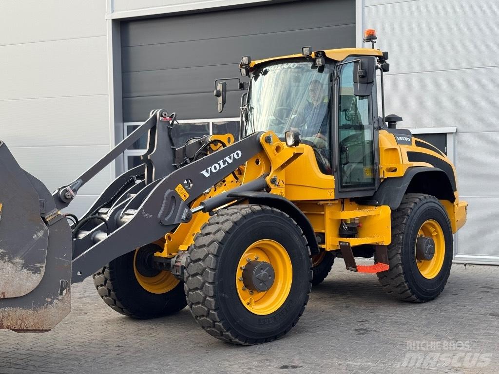Volvo L 45 H Naudoti ratiniai krautuvai