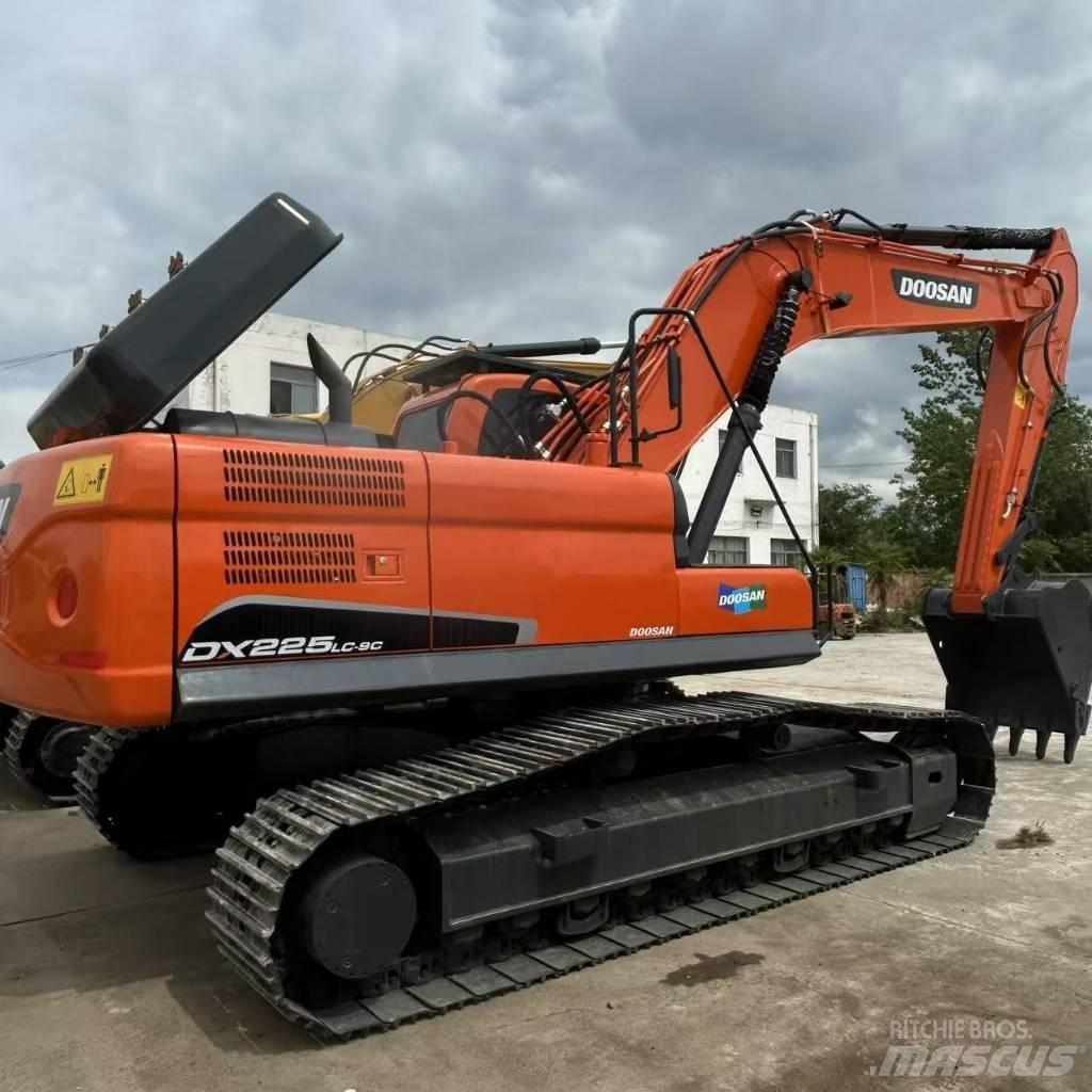 Doosan 225LC-9 Vikšriniai ekskavatoriai