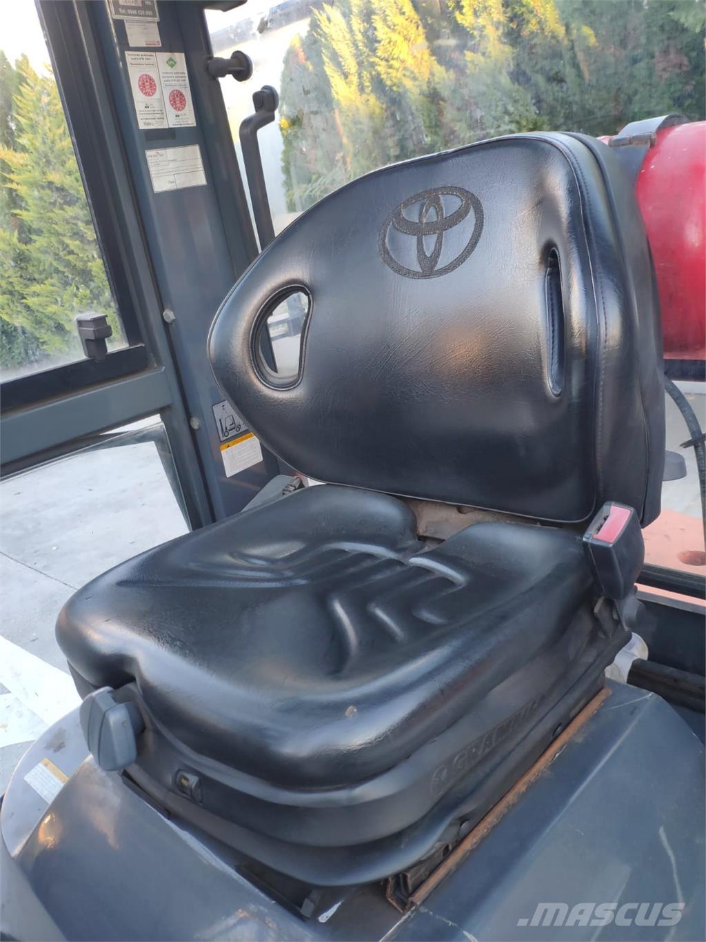 Toyota 7FGF25 LPG (dujiniai) krautuvai