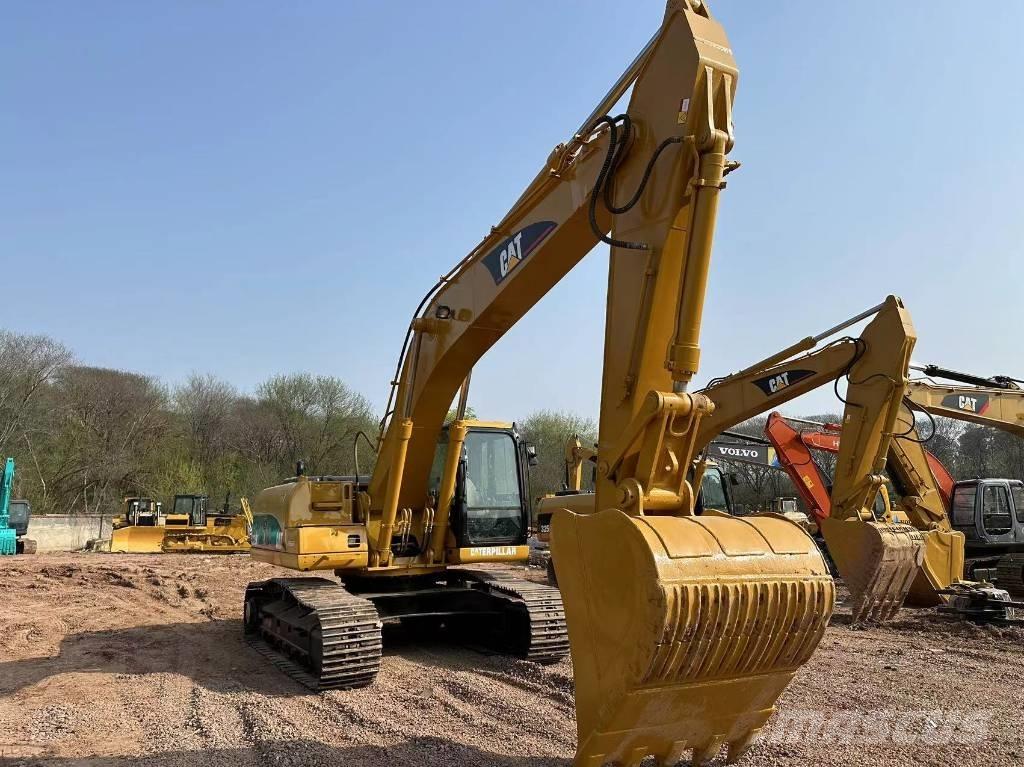CAT 325 CL Vikšriniai ekskavatoriai