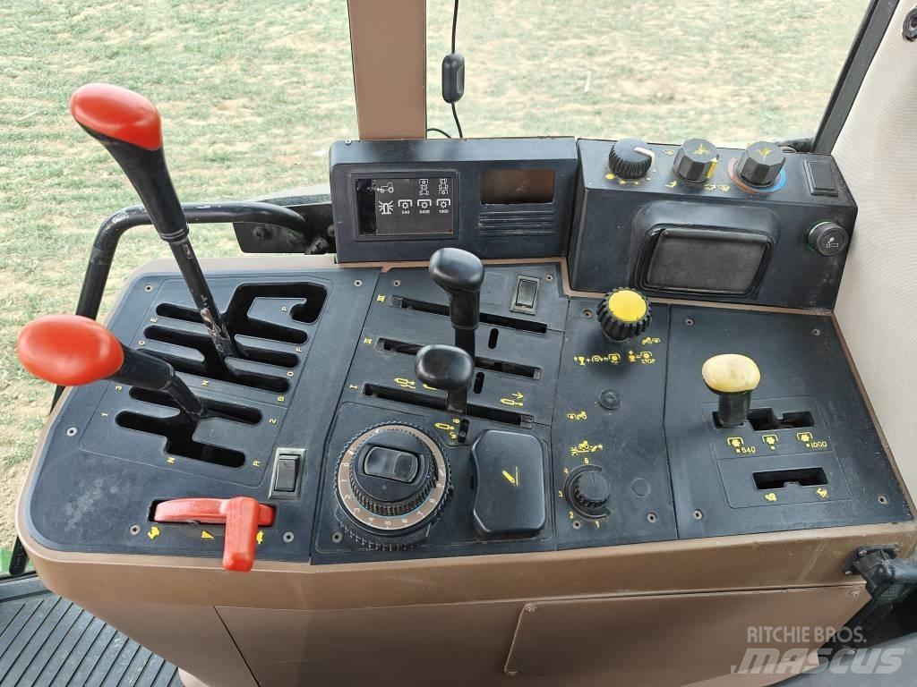 John Deere 6100 Traktoriai