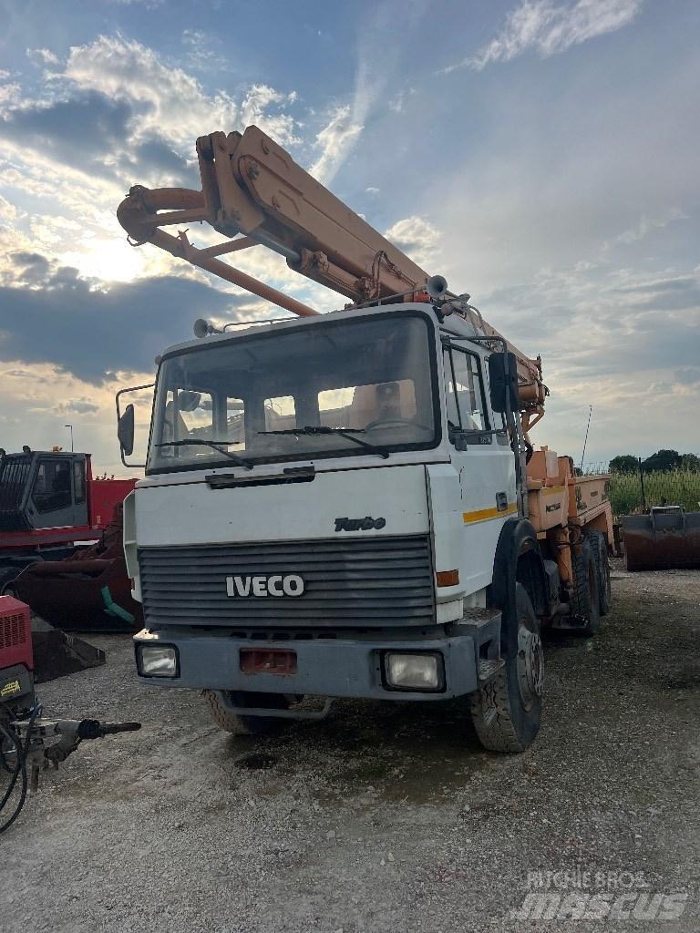 Iveco 330-36 H Savivarčių priekabų vilkikai