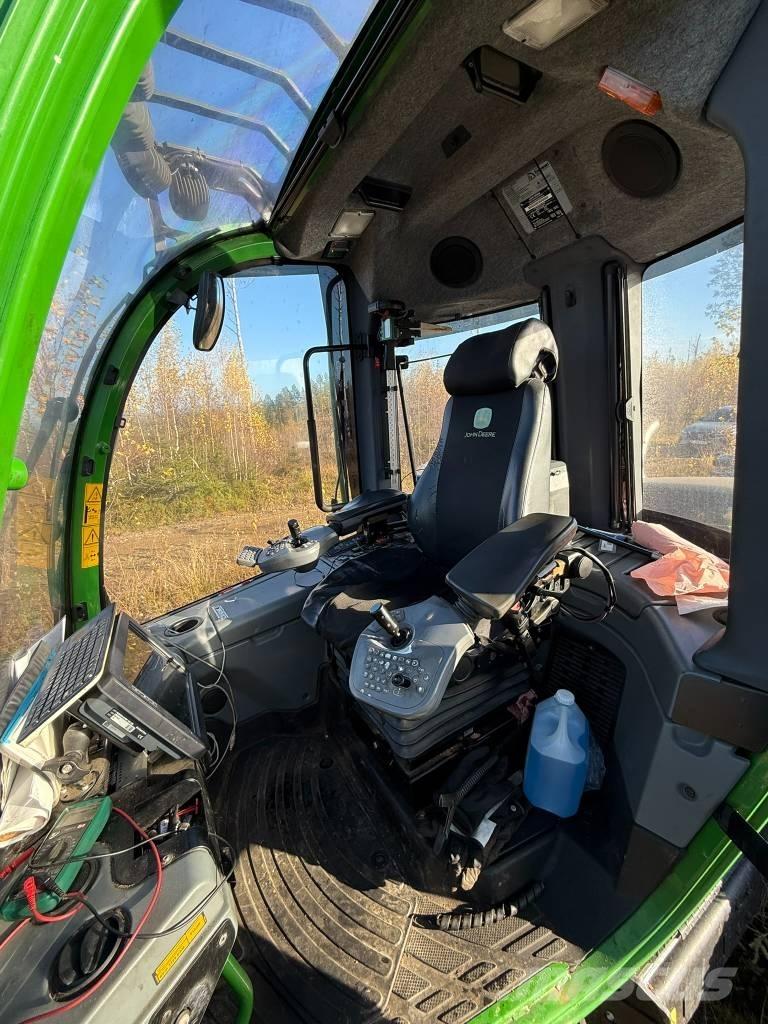 John Deere 1070 E Miško technika (Harvesteriai)