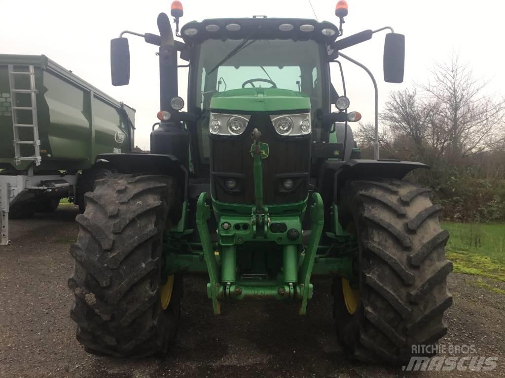 John Deere 6215 R Traktoriai