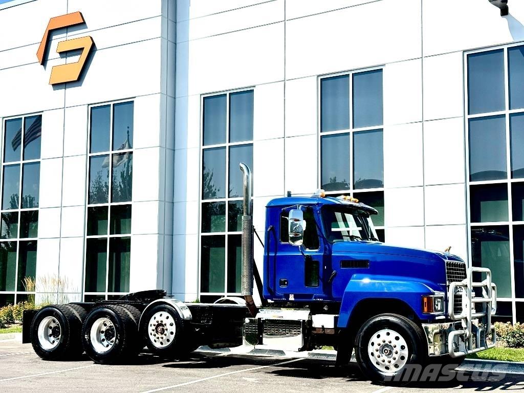 Mack Pinnacle Naudoti vilkikai