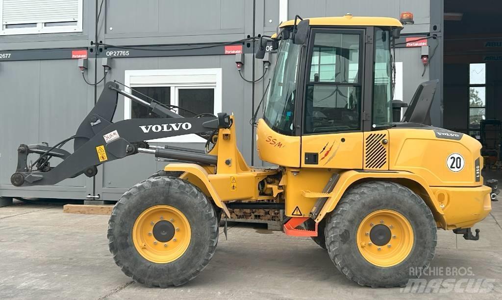 Volvo L 35 G Krautuvai su šoniniu pasukimu