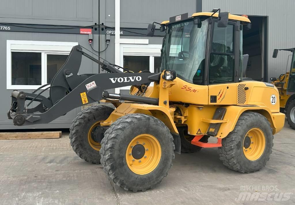 Volvo L 35 G Krautuvai su šoniniu pasukimu