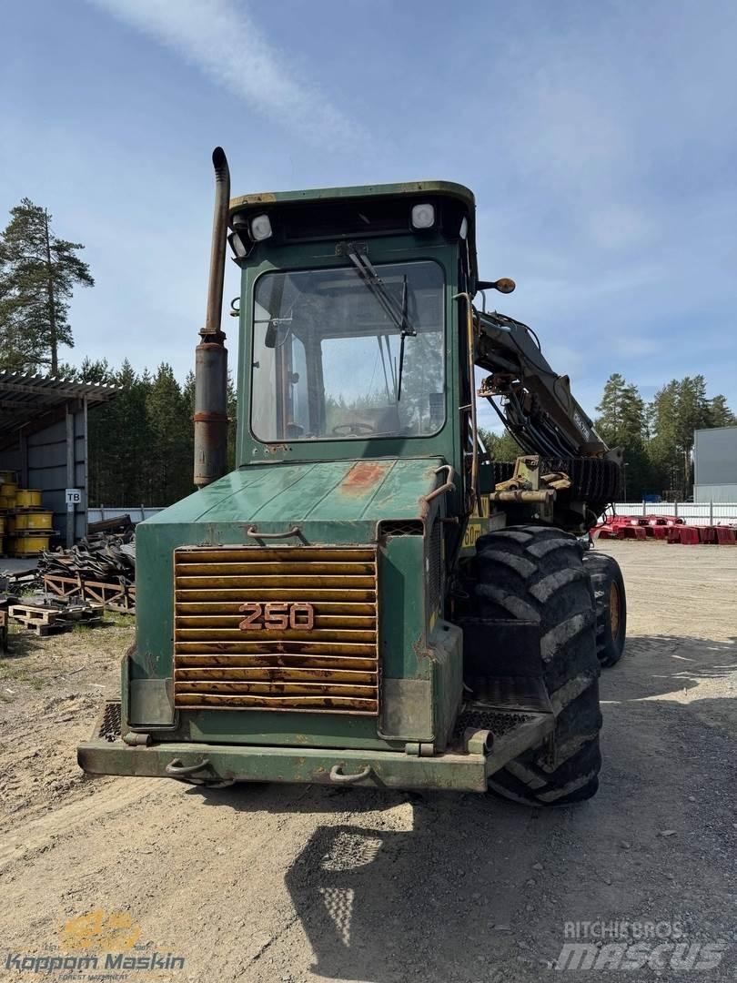 Ösa 250/706 Miško technika (Harvesteriai)