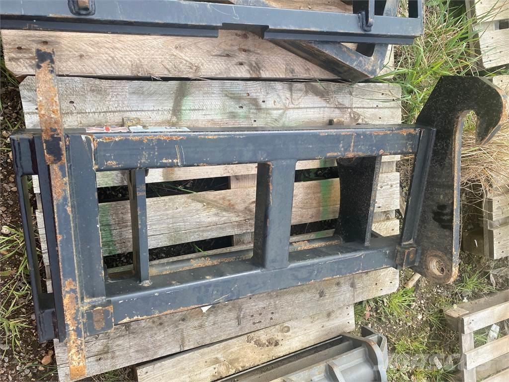  ADAPTOR PLATE Teleskopiniai krautuvai žemės ūkiui