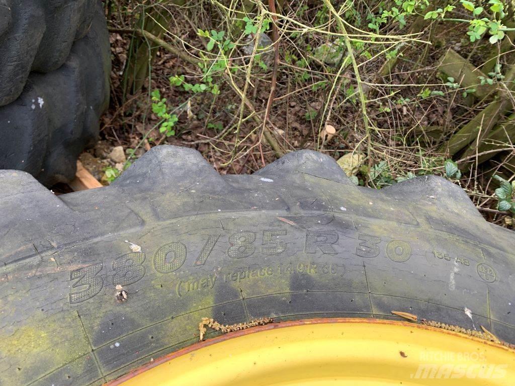  FRONT WHEELS Padangos, ratai ir ratlankiai