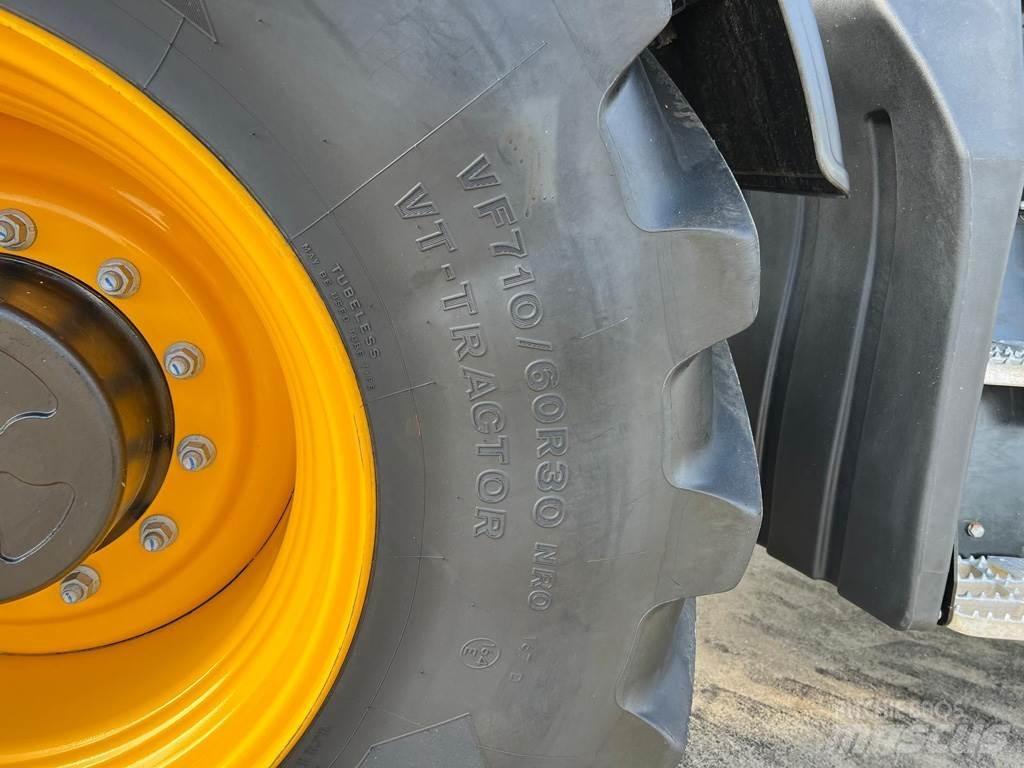 JCB 4220 ICON Traktoriai