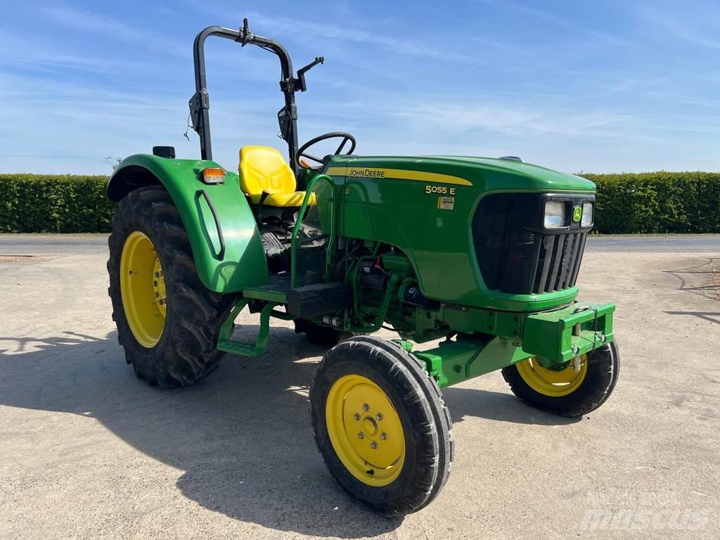 John Deere 5055E Traktoriai