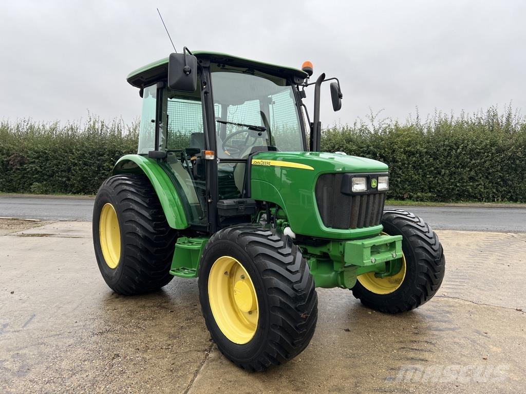 John Deere 5055E Traktoriai