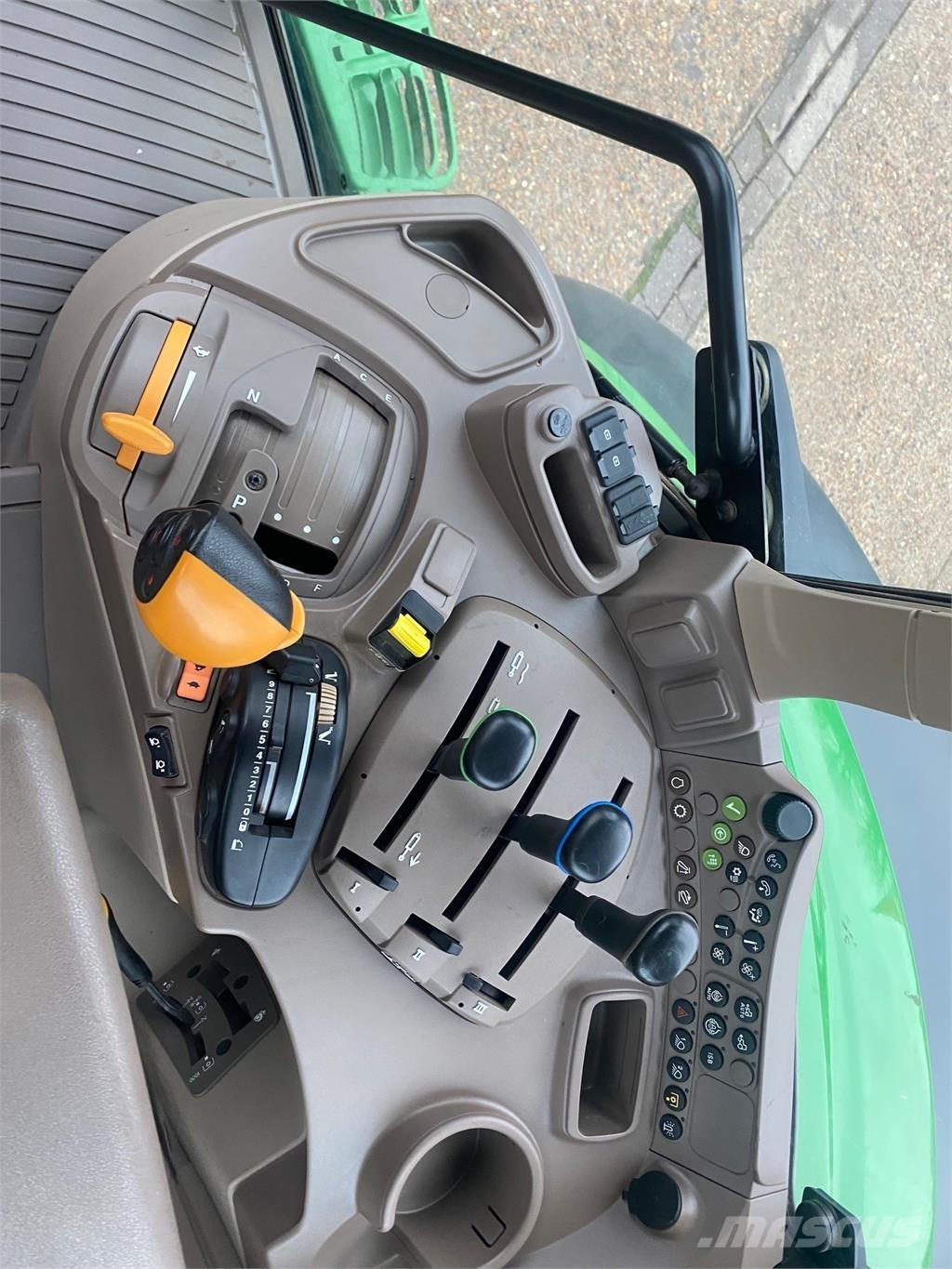 John Deere 6130M Traktoriai