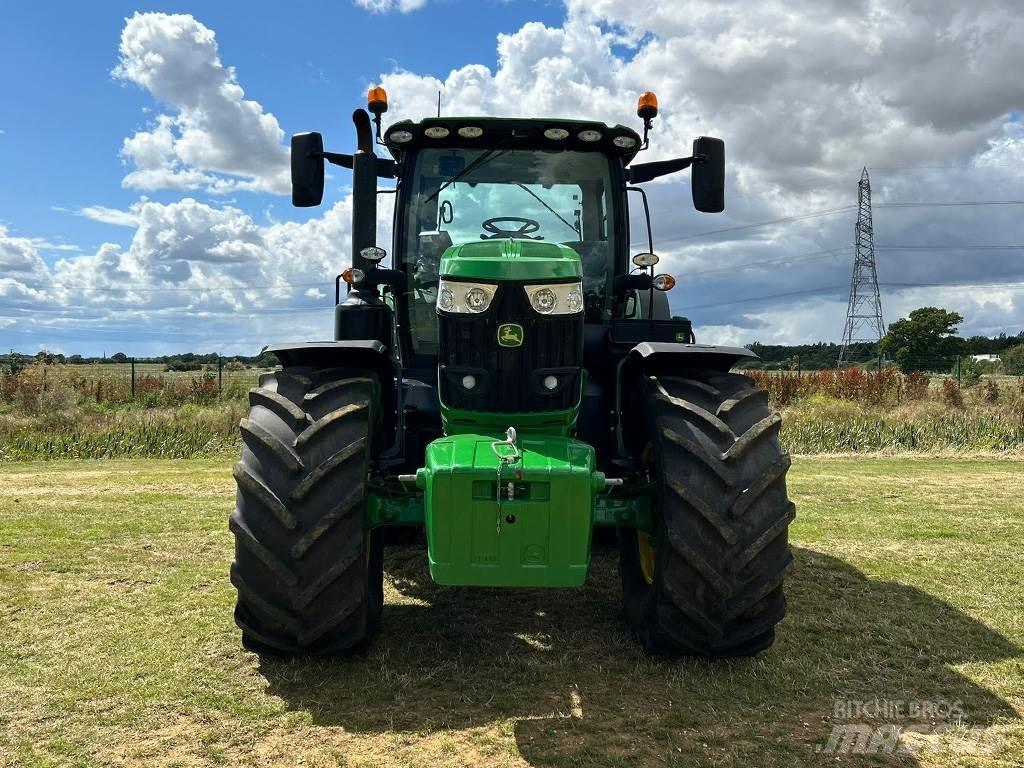 John Deere 6215R Traktoriai