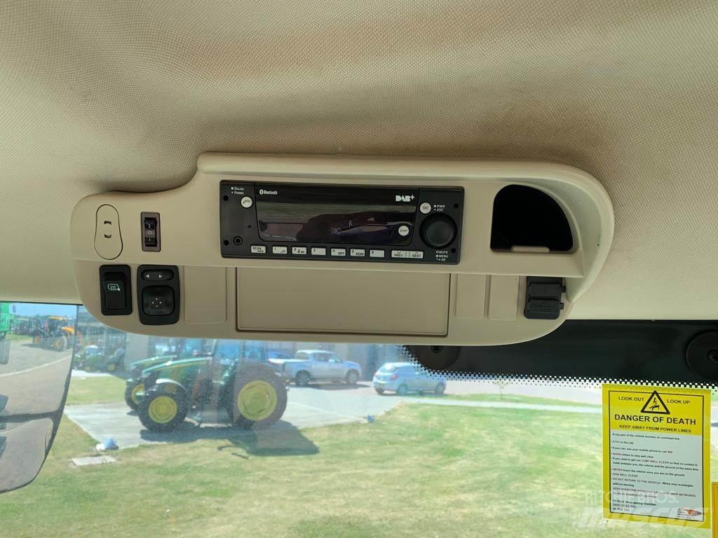 John Deere 6215R Traktoriai