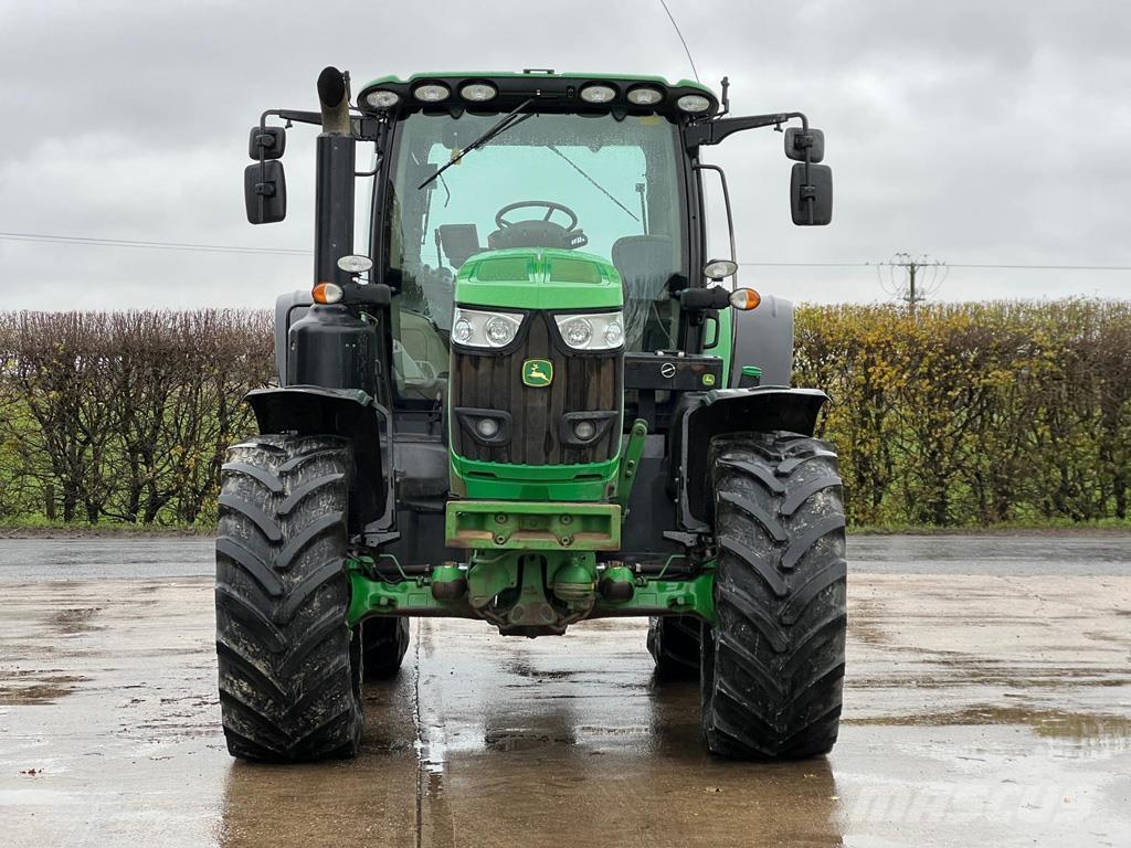 John Deere 6215R Traktoriai
