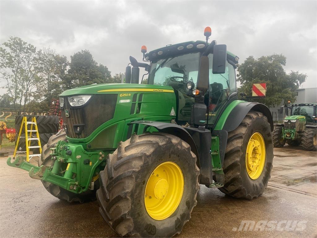 John Deere 6250R Traktoriai