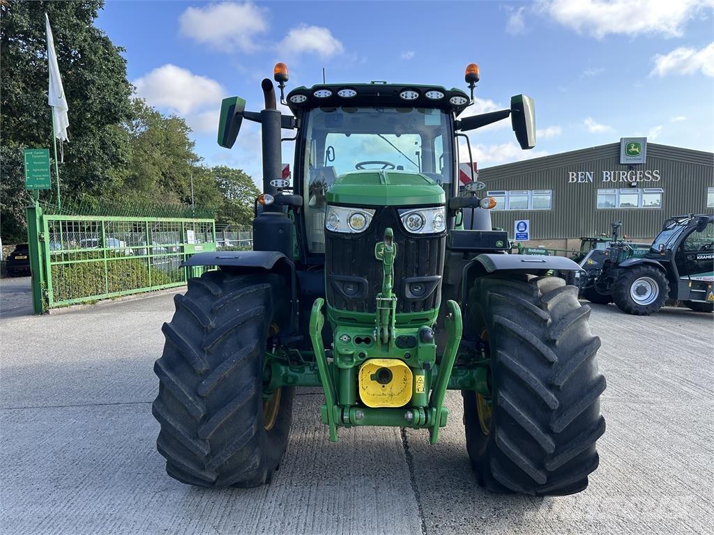 John Deere 6R215 Traktoriai