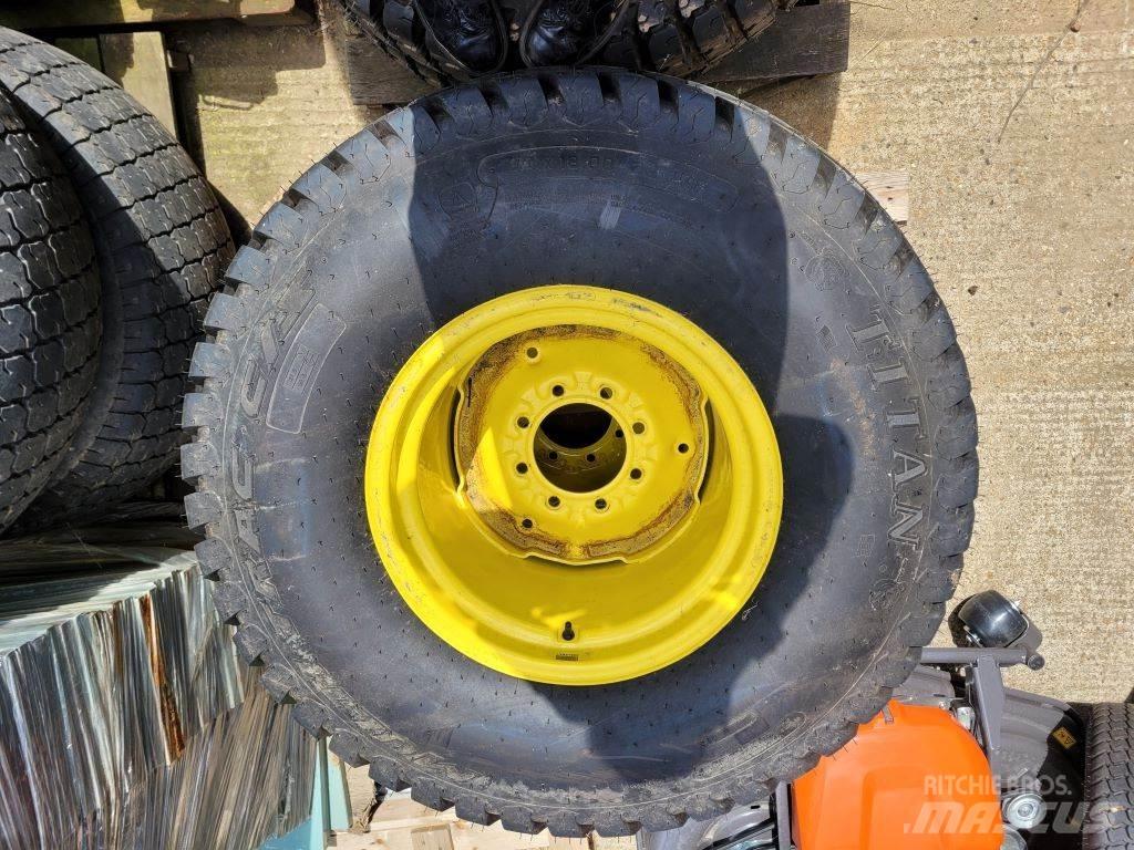 John Deere WHEELS Naudoti kompaktiški traktoriai