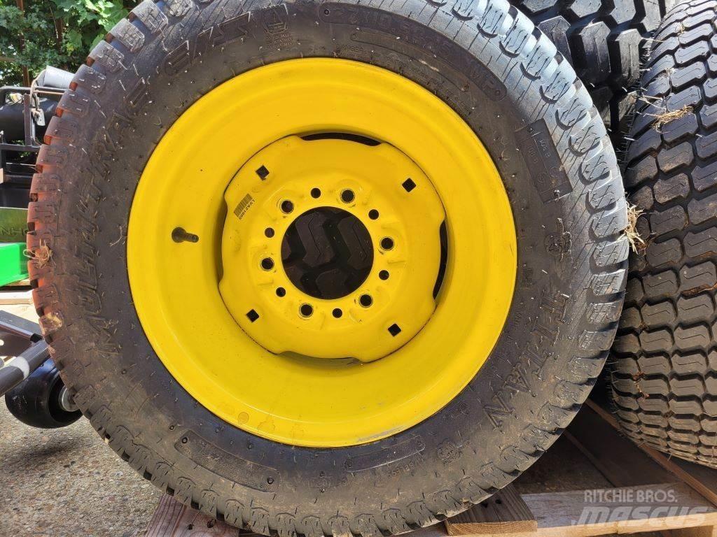 John Deere WHEELS Naudoti kompaktiški traktoriai