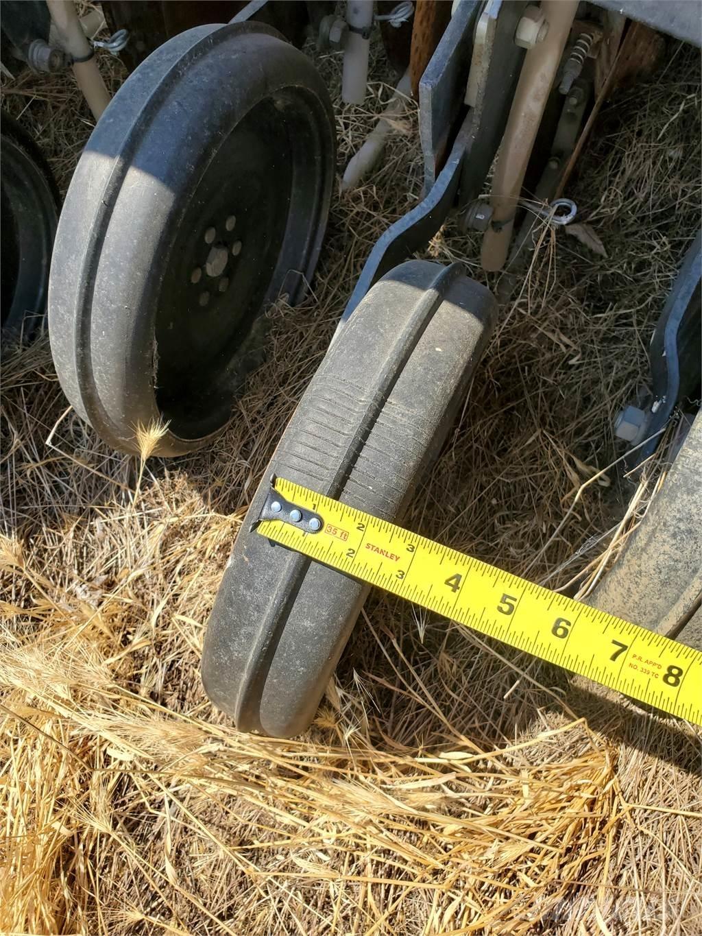 CASE 5400 Kita sėjamoji technika ir jų priedai