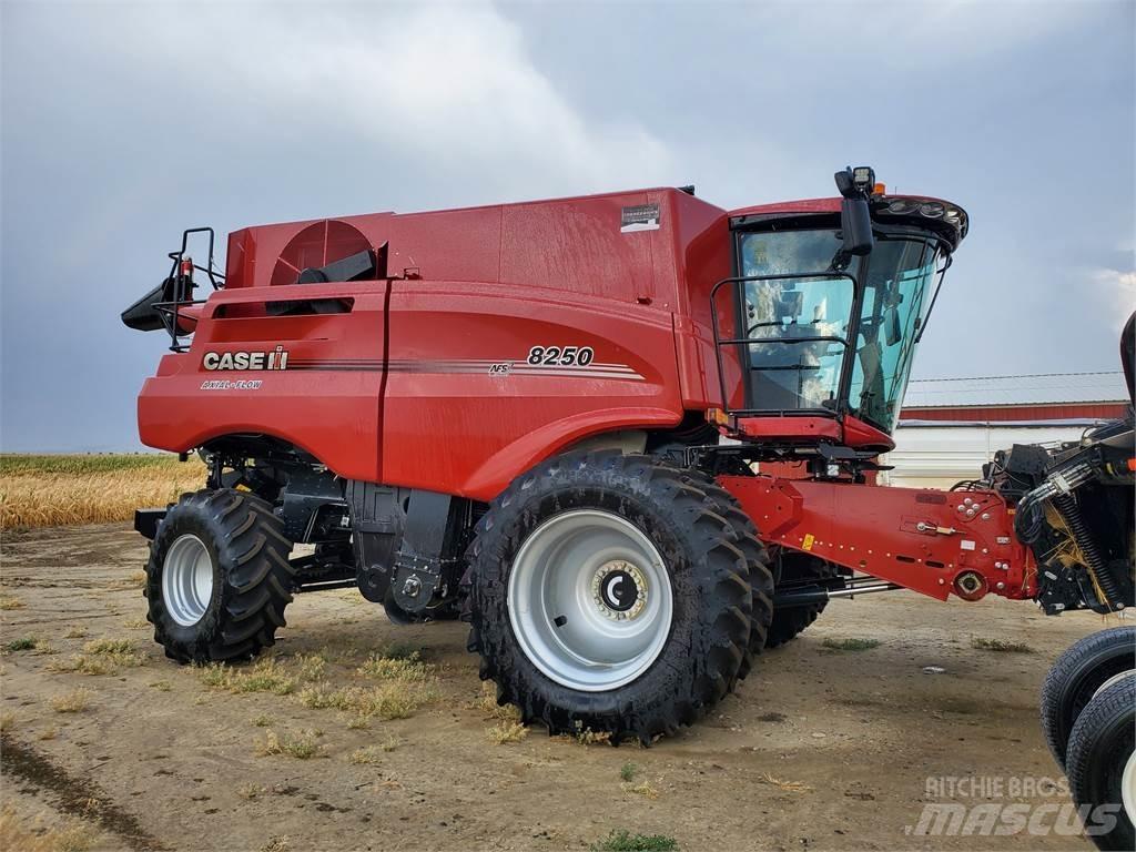 Case IH 8250 Derliaus nuėmimo kombainai