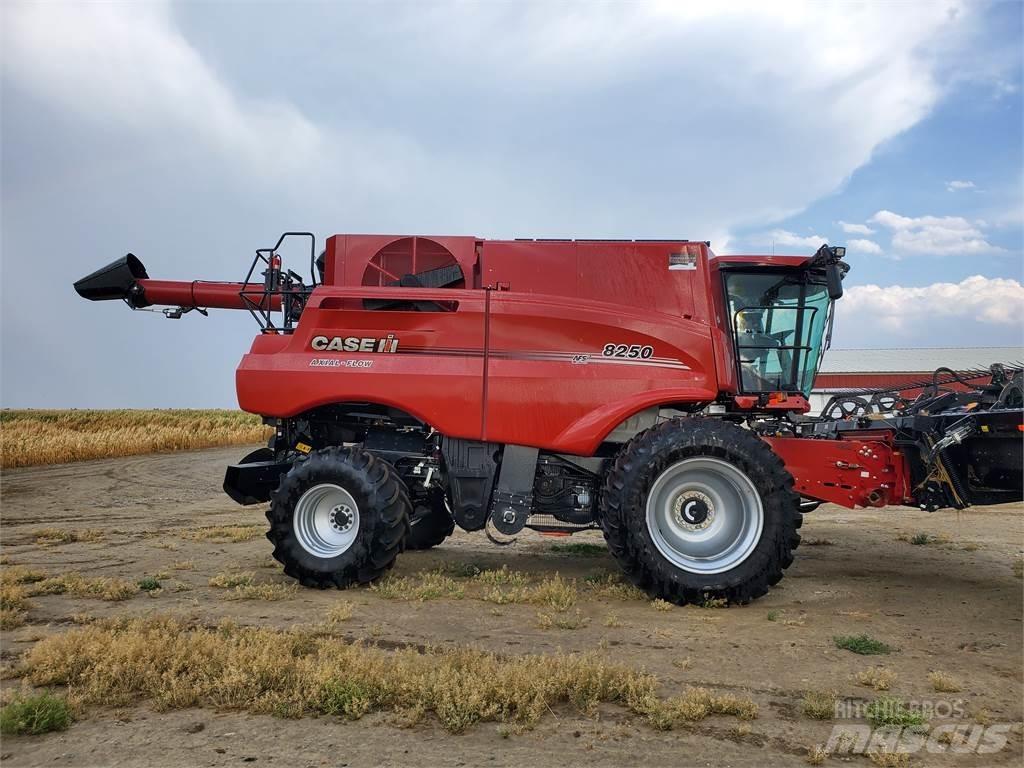 Case IH 8250 Derliaus nuėmimo kombainai