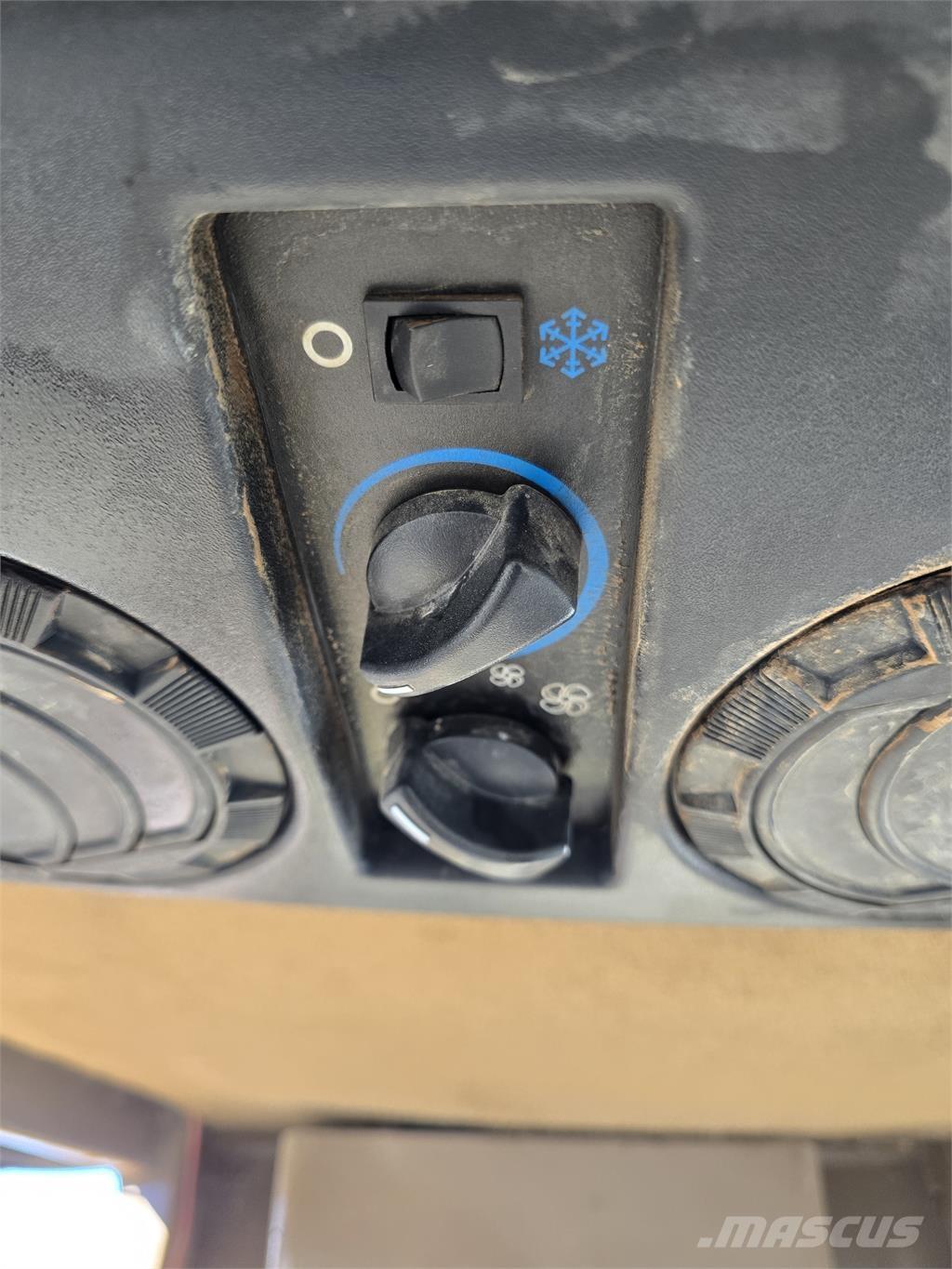 CAT D5H Statyba - Kita