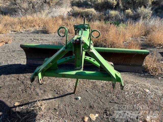 John Deere  Sunkiosios lauko akėčios