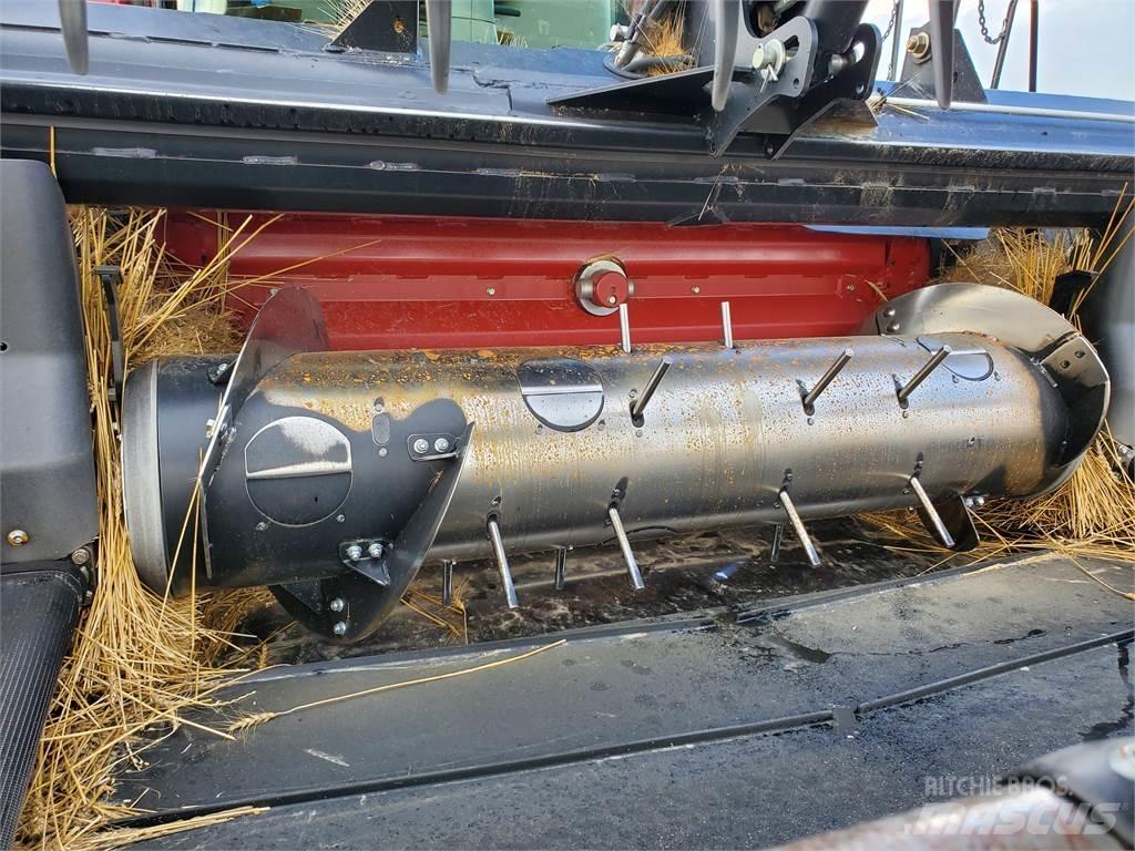 MacDon D65-D Derliaus nuėmimo kombainai