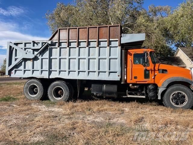 Mack GU713 Kita