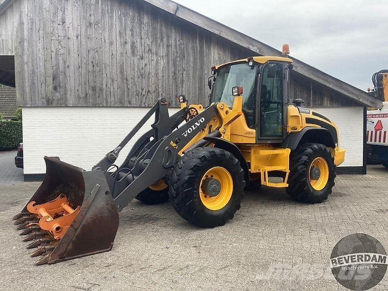 Volvo L45F Naudoti ratiniai krautuvai