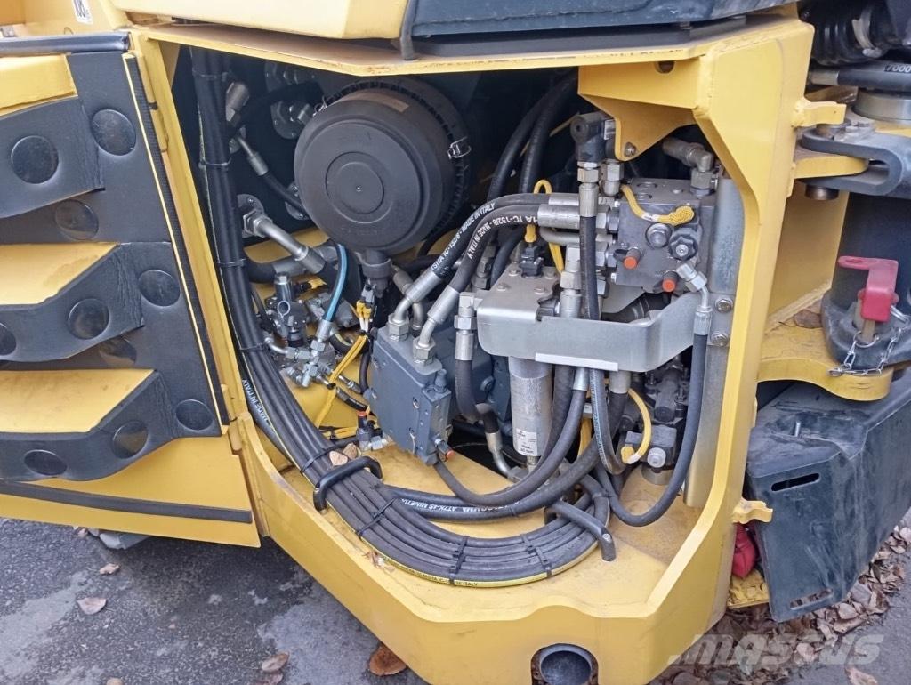 Bomag BW 203 AD-4 Porinių būgnų volai