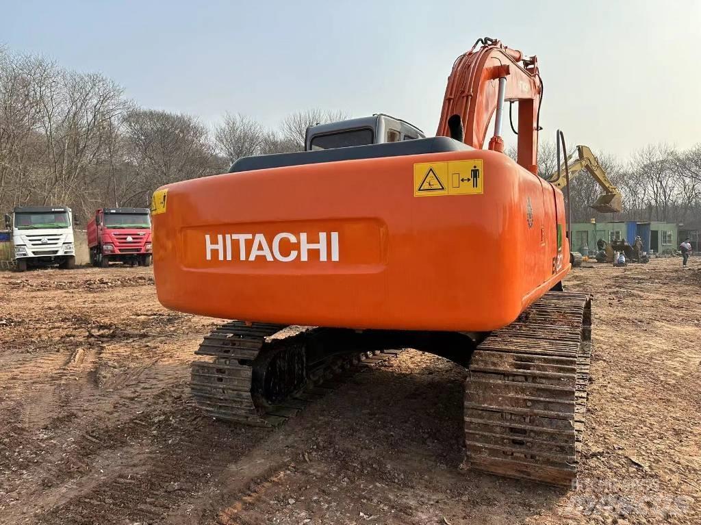 Hitachi EX 200 Vikšriniai ekskavatoriai