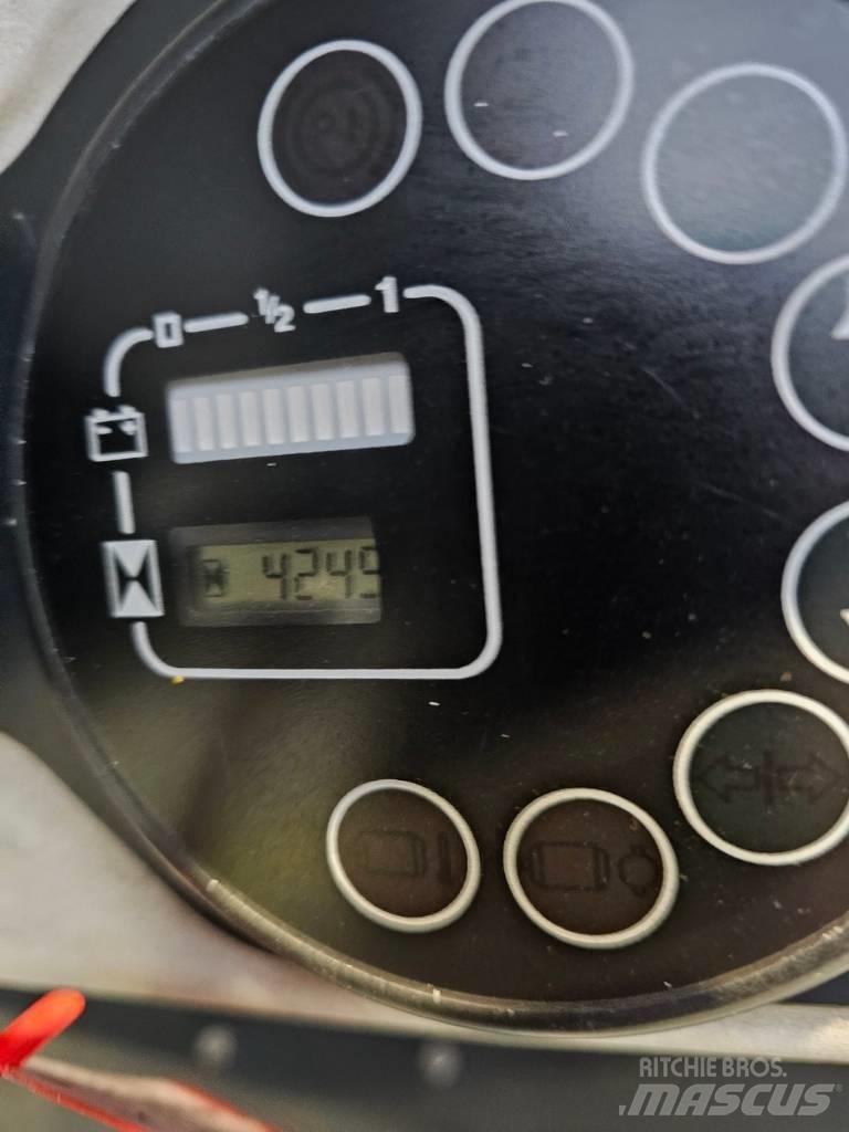 Still R 06 Naudoti kompaktiški traktoriai