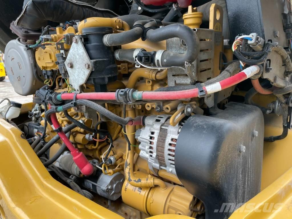 CAT 907M Naudoti ratiniai krautuvai