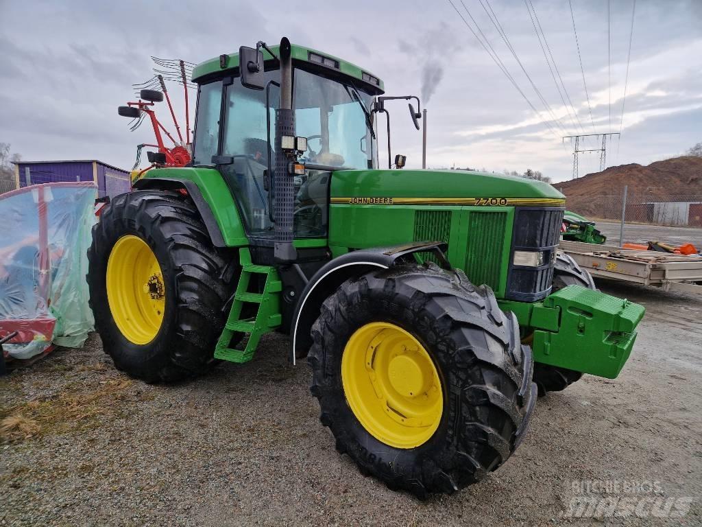 John Deere 7700 Traktoriai