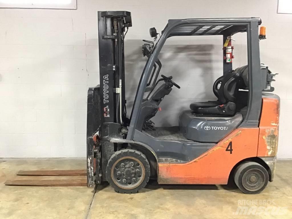 Toyota FGCU25 Šakiniai krautuvai - Kita