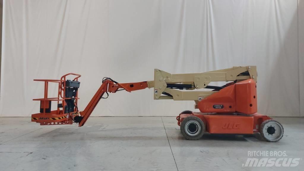 JLG E 400 AJPN Alkūniniai keltuvai