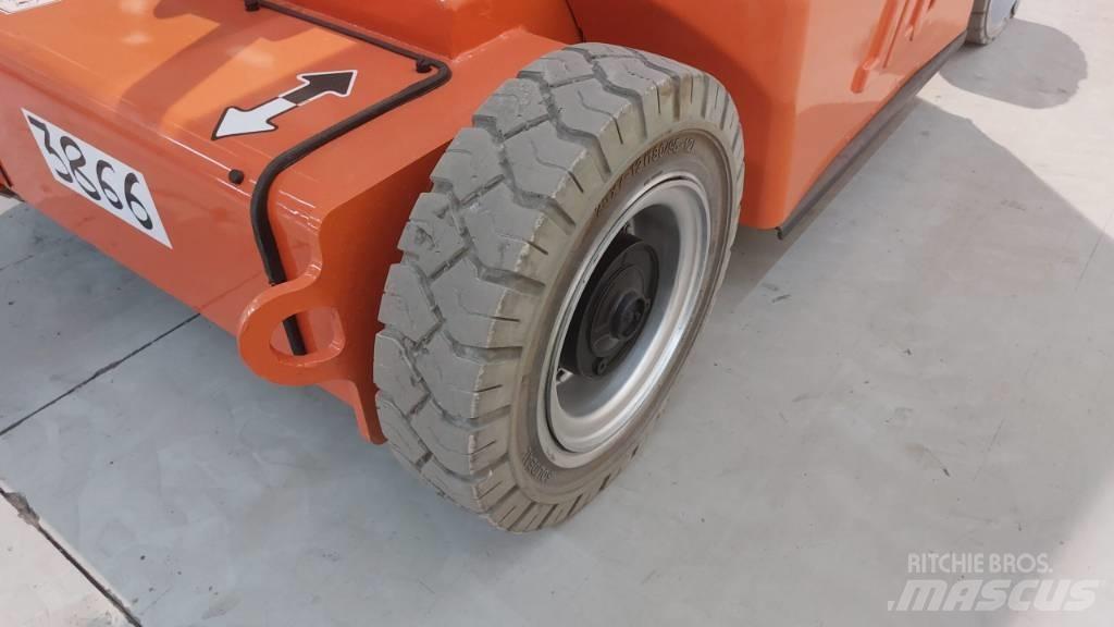 JLG E 400 AJPN Alkūniniai keltuvai
