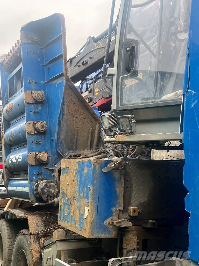 Volvo FH 750 Medžių skaldymo, pjovimo ir lupimo įrengimai