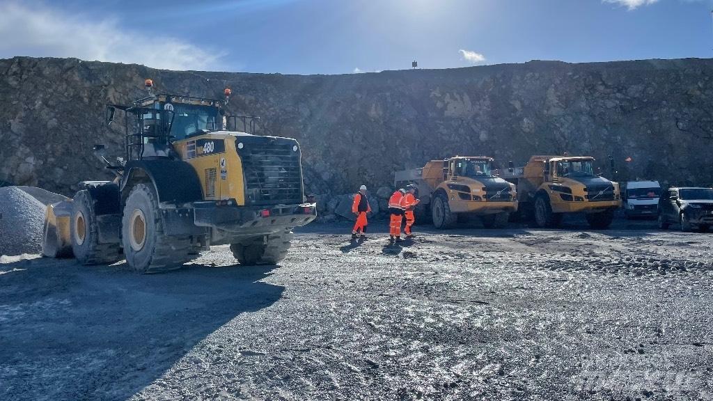 Komatsu WA480 Naudoti ratiniai krautuvai